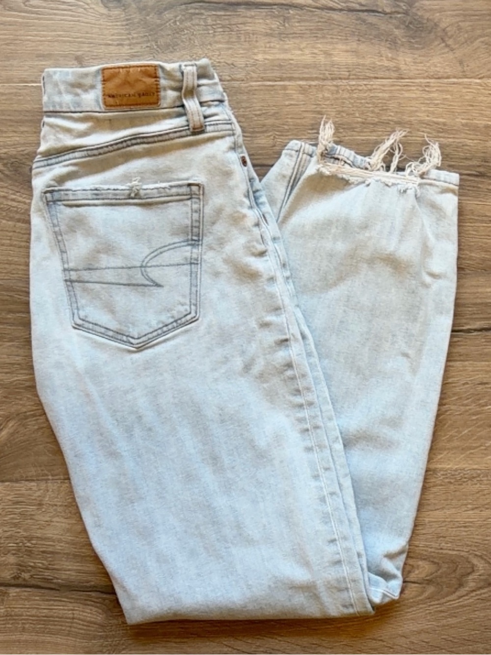 American Eagle Outfitters Light Blue Cropped Frayed-Hem Jeans